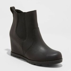 Women's Amalia Fashion Boots - Universal Thread
